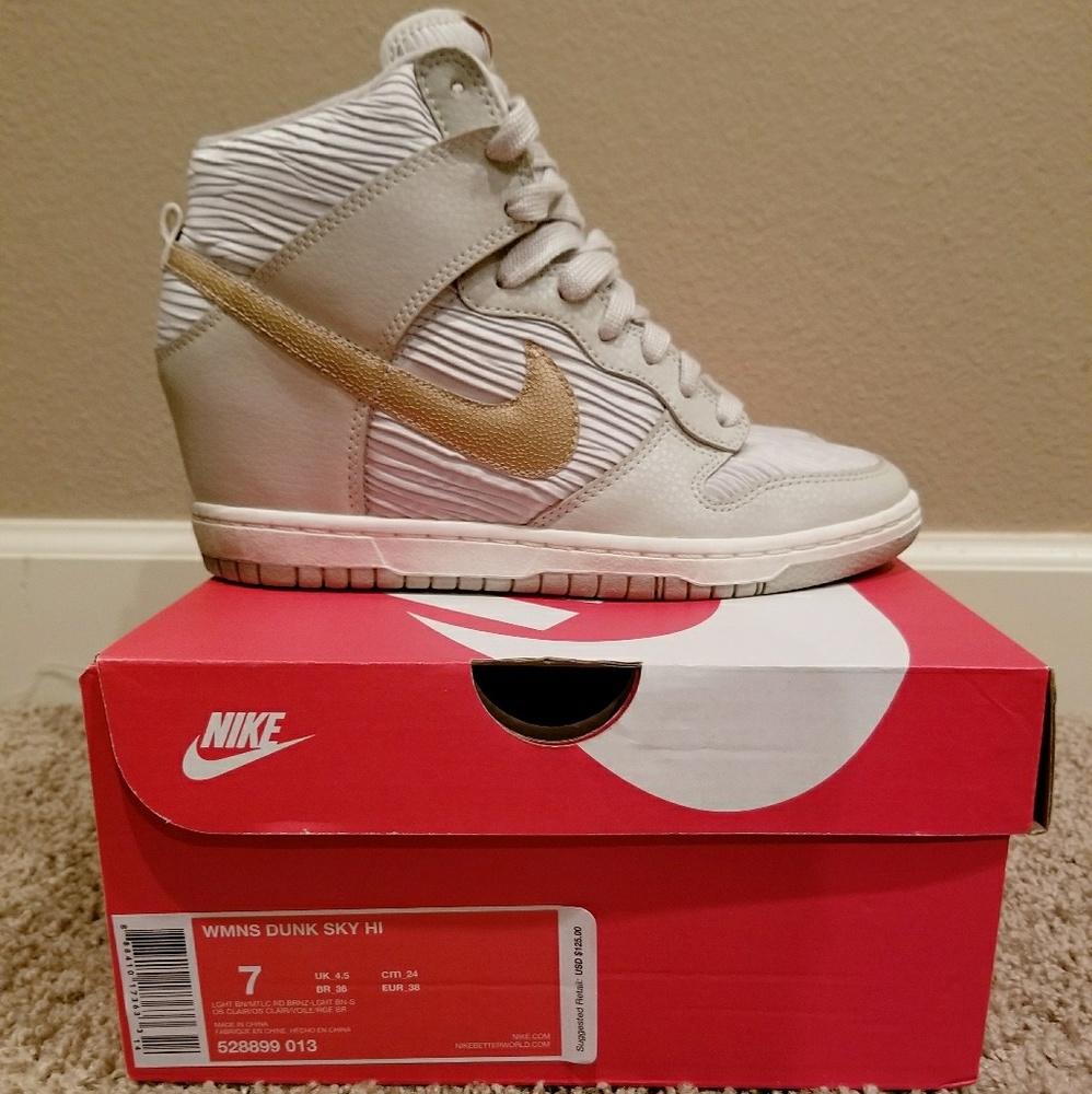 Nike Women's Dunk Sky Hi